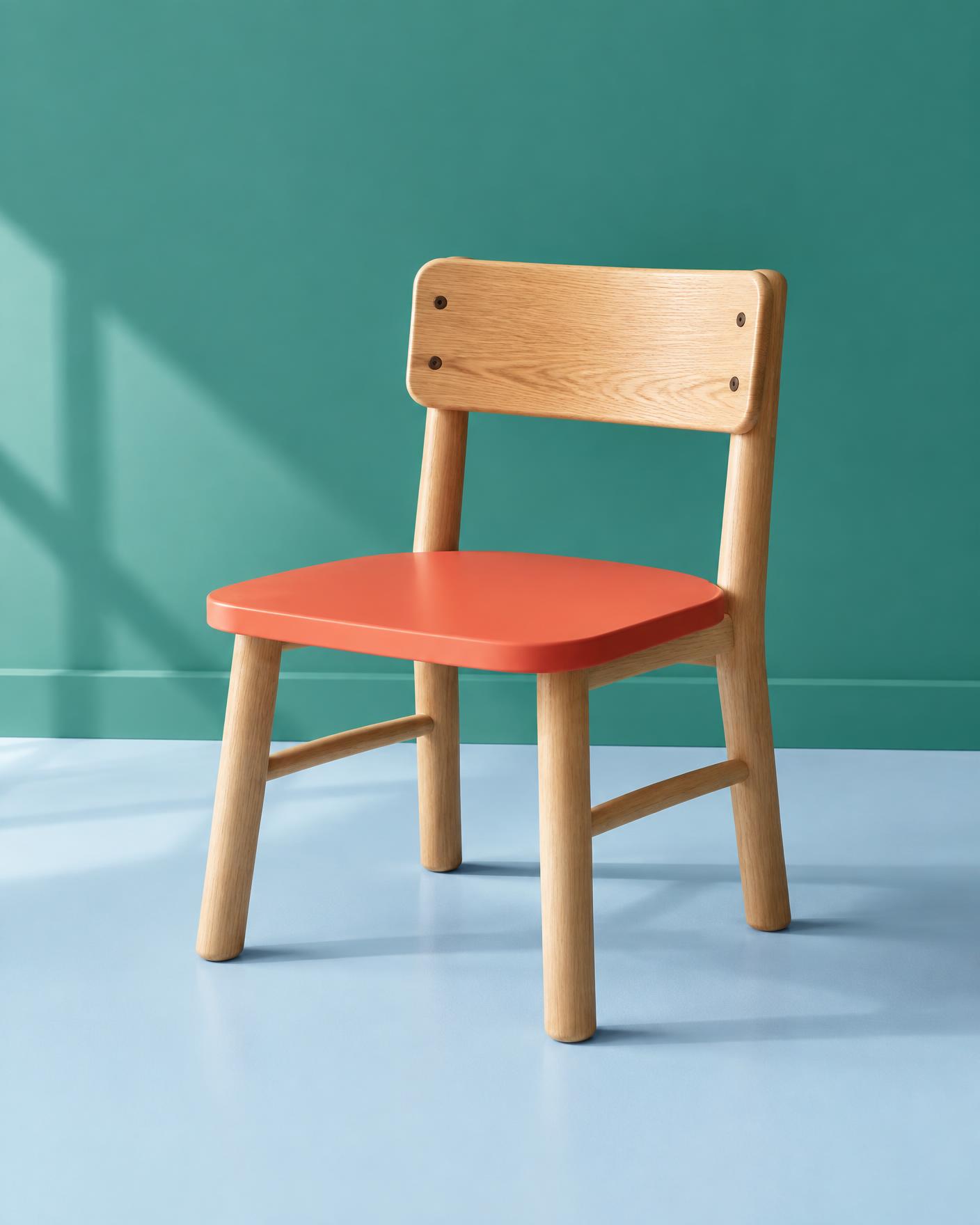 Junior chair with a coral seat